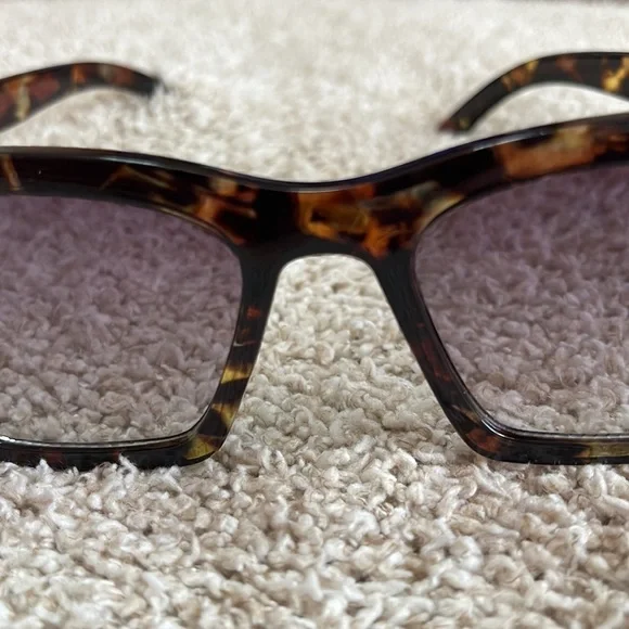 Womens Sunglasses - Picture 2 of 2